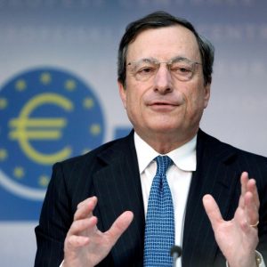 Der Chef der EZB, Mario Draghi, hielt eine Rede. Die Wirtschaft der Eurozone wächst.